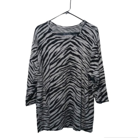 Torrid Plus Size Super Soft Plush Zebra Print Sweater 3/4 Sleeve Size 2 - Picture 2 of 7